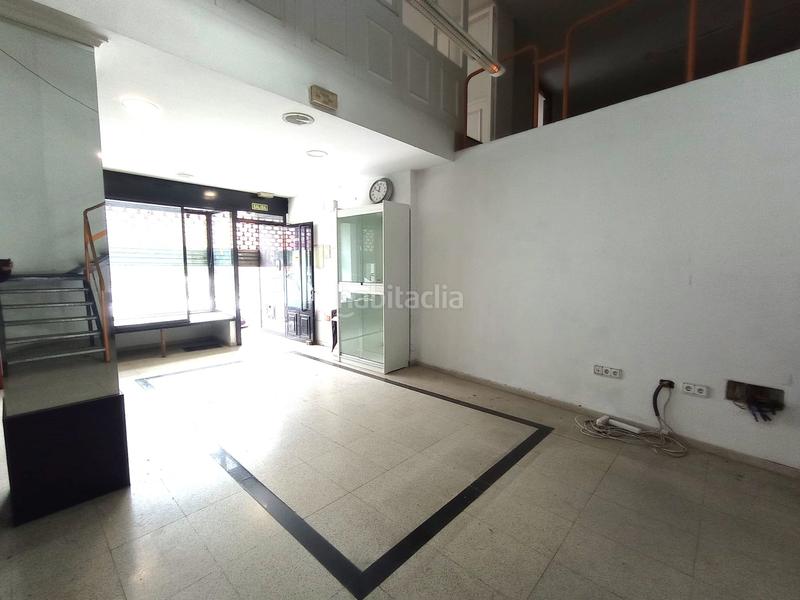 Foto 04b3648c-add3-441f-bef2-f35522abccb6. Alquiler local comercial en pleno Centro , con una superficie de unos 210m en dos alturas, tenemos este gran local comercial, perfecto para e en Torrelavega