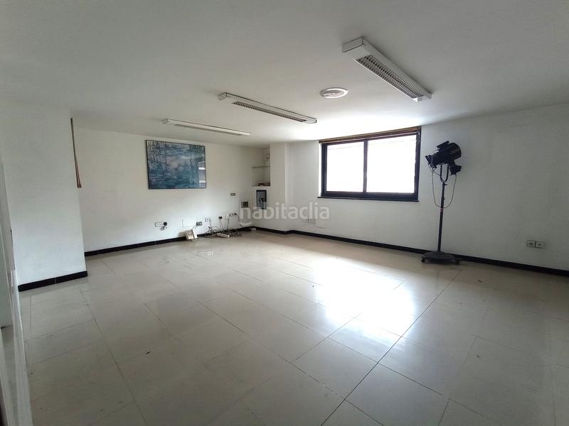 Foto 30b27c45-3462-446e-9b1f-e58e82c1290d. Alquiler local comercial en pleno Centro , con una superficie de unos 210m en dos alturas, tenemos este gran local comercial, perfecto para e en Torrelavega