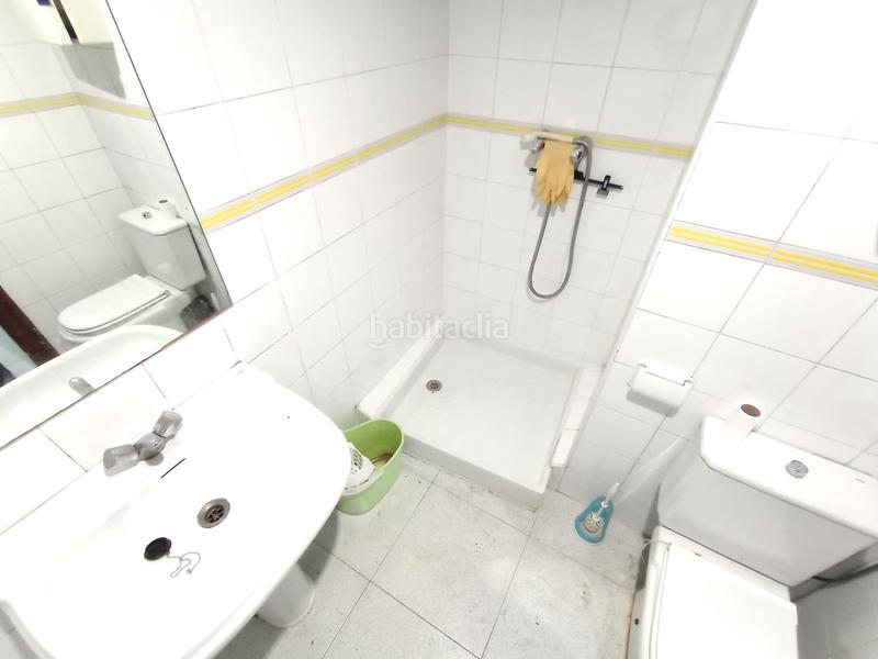 Foto 318c0cf3-e5c6-4b5b-ad53-7c6b8cc858ee. Alquiler local comercial en pleno Centro , con una superficie de unos 210m en dos alturas, tenemos este gran local comercial, perfecto para e en Torrelavega