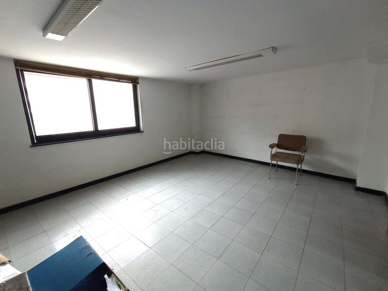 Foto a19db81b-bfb1-45b1-81c4-c1f3c9a84646. Alquiler local comercial en pleno Centro , con una superficie de unos 210m en dos alturas, tenemos este gran local comercial, perfecto para e en Torrelavega