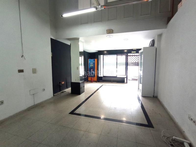 Foto ec7d259a-7193-46b1-960f-3f302699afbe. Alquiler local comercial en pleno Centro , con una superficie de unos 210m en dos alturas, tenemos este gran local comercial, perfecto para e en Torrelavega