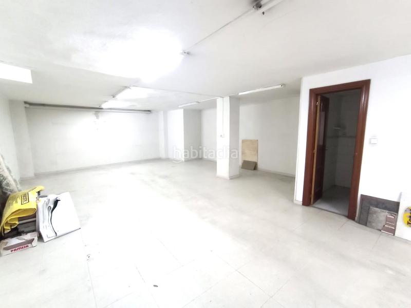 Foto f31e67b3-767d-43e6-a1e6-070eeee53fe6. Lloguer local comercial a Centro Torrelavega