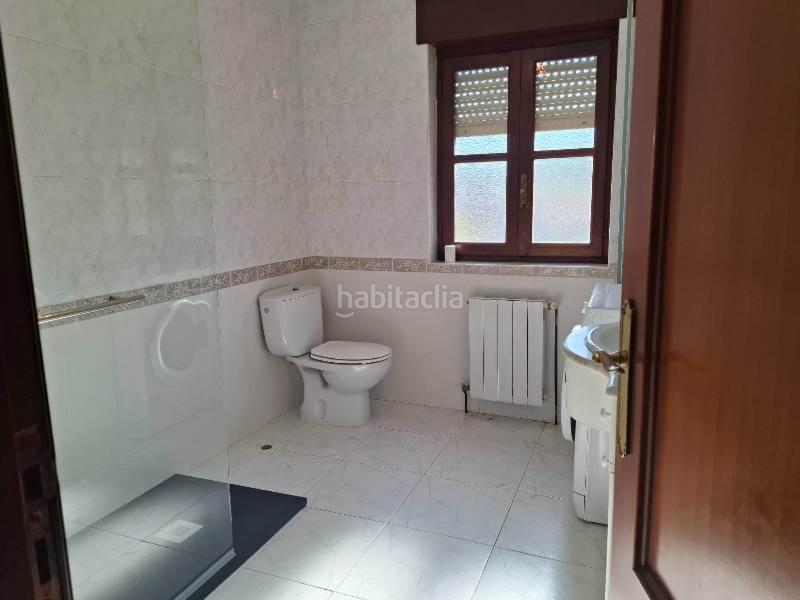 Foto 344072e8-ba7f-4d00-b3e9-168fc16599ac. Casa pareada buscas una vivienda amplia y bien comunicada? esta impresionante casa de 350 m2 en cobijón te ofrece todo lo que necesitas para di en Udías