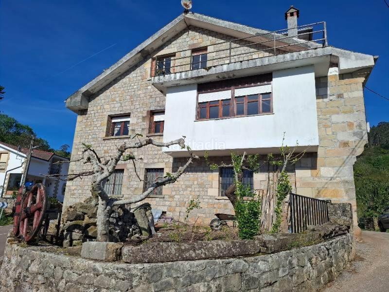 Foto c2b74bd2-7c49-4e56-adc4-a5aa527bdf77. Casa pareada buscas una vivienda amplia y bien comunicada? esta impresionante casa de 350 m2 en cobijón te ofrece todo lo que necesitas para di en Udías