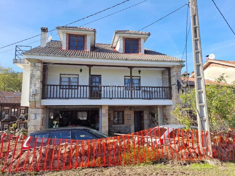Foto f95614ce-26f6-483f-8171-8620f22f4ad6. Casa pareada buscas una vivienda amplia y bien comunicada? esta impresionante casa de 350 m2 en cobijón te ofrece todo lo que necesitas para di en Udías