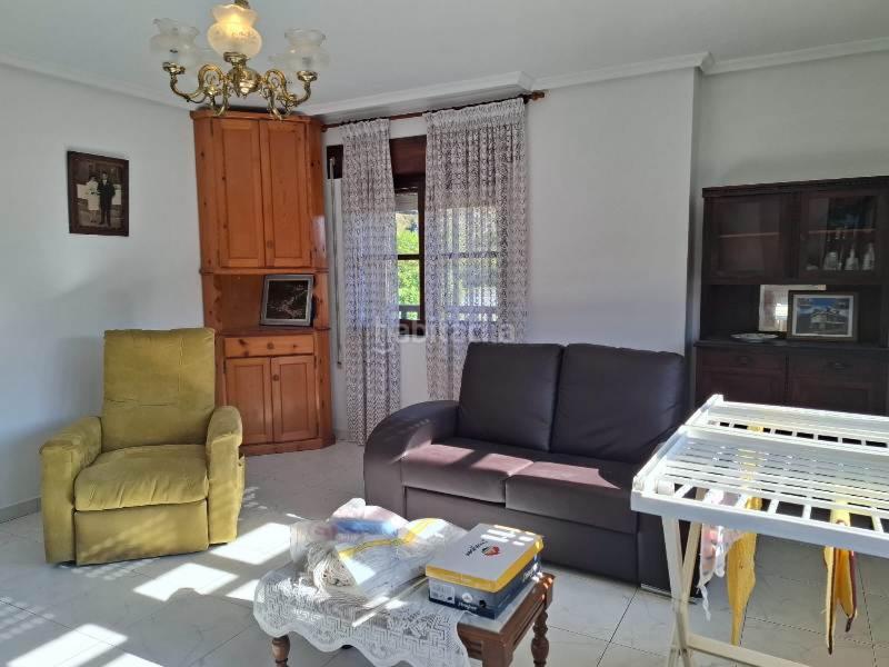 Foto fbaf39b3-9645-4373-93b7-bed7f78b4c13. Casa pareada buscas una vivienda amplia y bien comunicada? esta impresionante casa de 350 m2 en cobijón te ofrece todo lo que necesitas para di en Udías