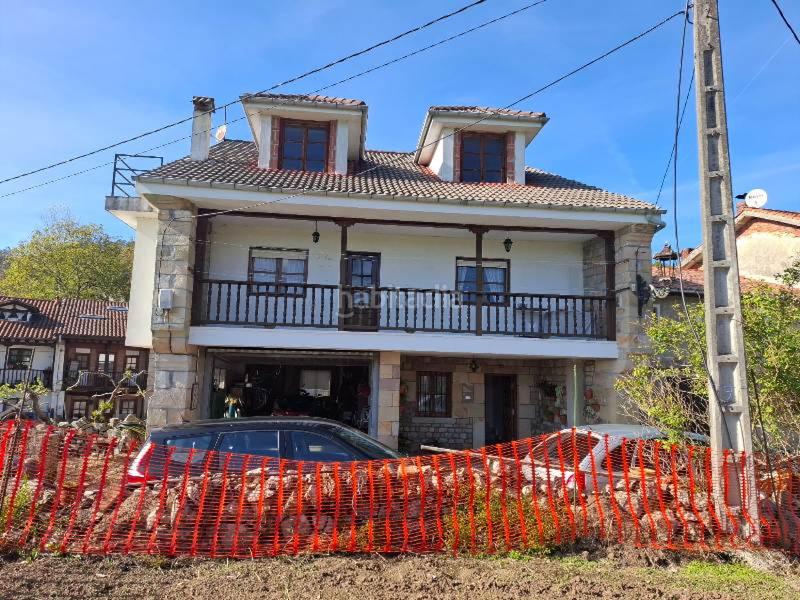 Foto fbfb09de-9829-460c-a7e4-fce0b58ec4fd. Casa pareada buscas una vivienda amplia y bien comunicada? esta impresionante casa de 350 m2 en cobijón te ofrece todo lo que necesitas para di en Udías