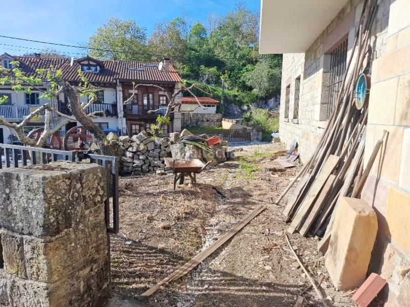 Foto ff4a77b7-05c1-4b36-979e-cbaa4c514610. Casa pareada buscas una vivienda amplia y bien comunicada? esta impresionante casa de 350 m2 en cobijón te ofrece todo lo que necesitas para di en Udías