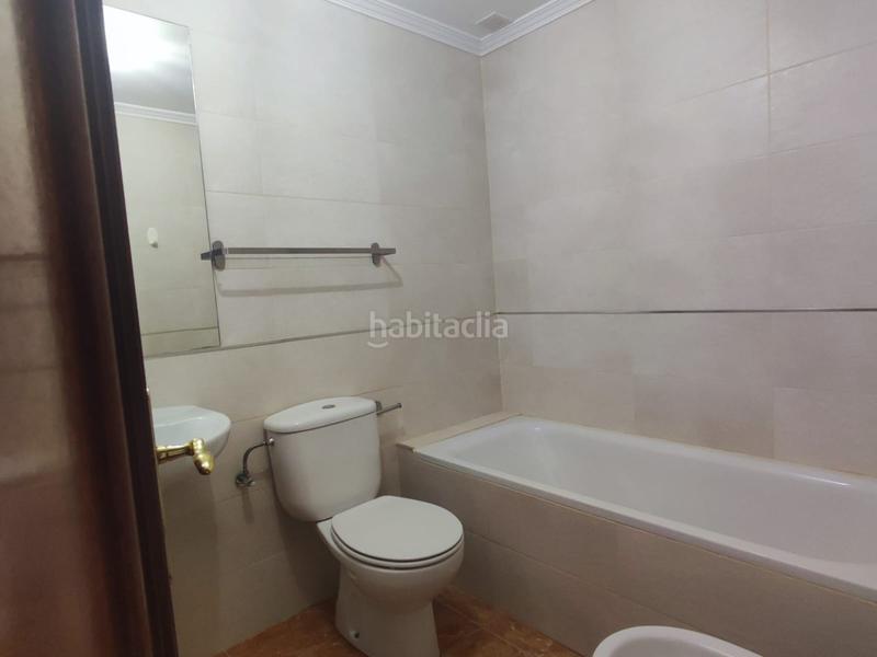 Foto 443806cf-750c-4084-802d-2156b906de19. Piso en sarón - avenida torrelavega 5a apartamento en venta en pleno centro de sarón acogedor apartamento de una habitación con armario y cama de matrimonio, baño comple en Santa María de Cayón