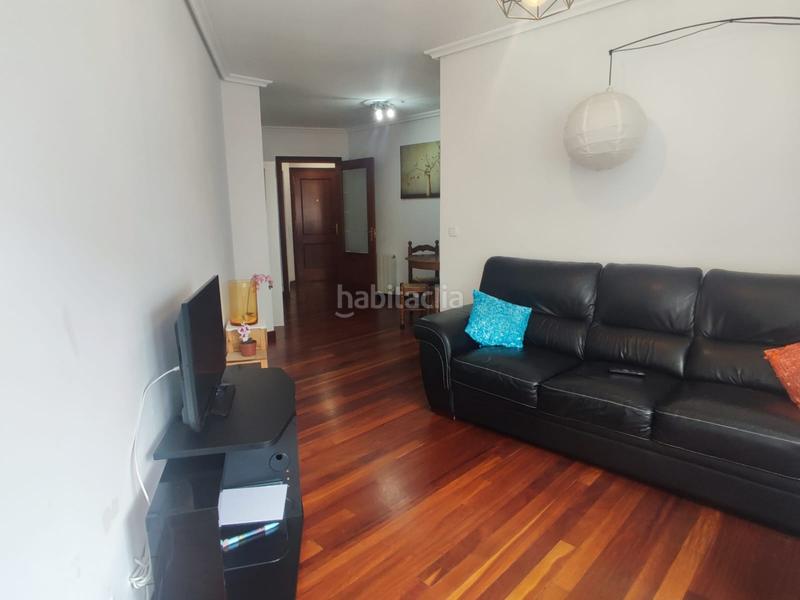 Foto 4523b1b8-297b-4f58-b550-d56476c4326a. Piso en sarón - avenida torrelavega 5a apartamento en venta en pleno centro de sarón acogedor apartamento de una habitación con armario y cama de matrimonio, baño comple en Santa María de Cayón