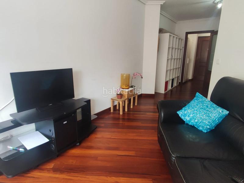 Foto f0d9d6c4-6a79-43e4-8de5-31d1f4c638b7. Piso en sarón - avenida torrelavega 5a apartamento en venta en pleno centro de sarón acogedor apartamento de una habitación con armario y cama de matrimonio, baño comple en Santa María de Cayón