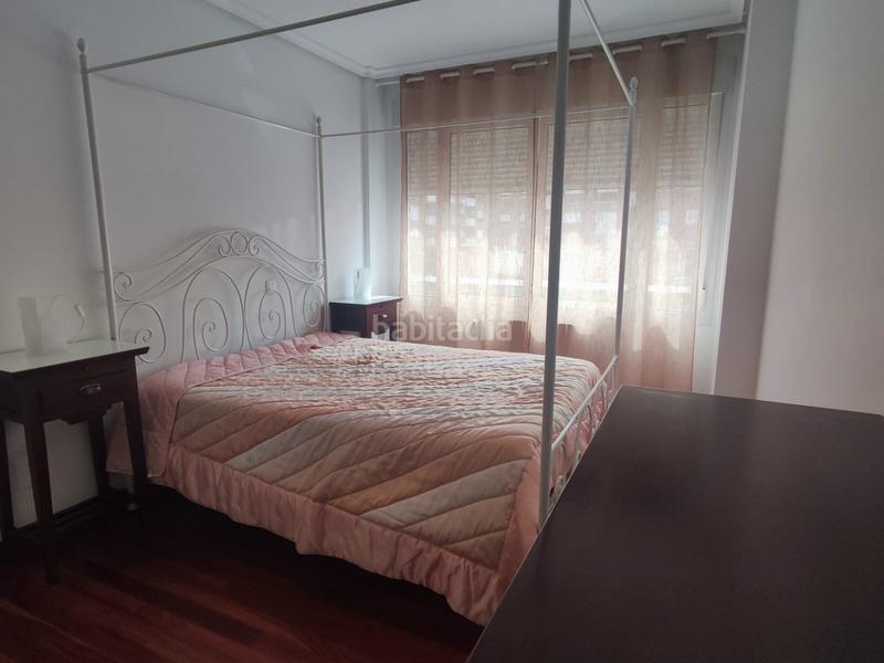 Foto f446c362-3393-48ff-9040-ab9555c9a5e3. Piso en sarón - avenida torrelavega 5a apartamento en venta en pleno centro de sarón acogedor apartamento de una habitación con armario y cama de matrimonio, baño comple en Santa María de Cayón