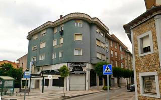 Pis  Los corrales de buelna - c/san cristobal 2. Os presentamos este atractivo piso disponible para la venta, sit