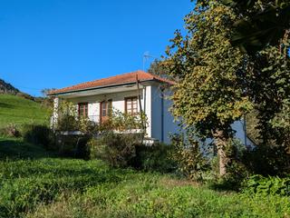 Casa  San andrés - barrio san andres 1. Situada en el pintoresco barrio de san andrés, entre el río y la