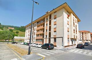 Pis  Los corrales de buelna - c/pais vasco 1. Se vende vivienda de vpo en régimen general, completamente orien