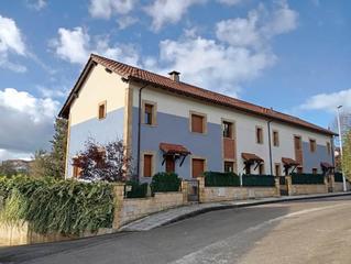 Casa  Villapresente - urb. la colina. Un chalet pareado con encanto en villapresente, a un paso de pue