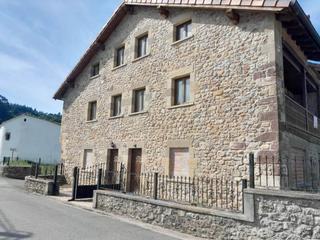 Haus  Caranceja - bº caranceja. Edificio de piedra de 272m2 en el que se albergan dos viviendas.