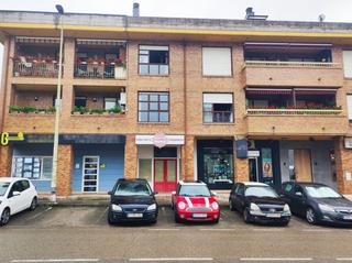 Locale commerciale  Sarón - ur los rosales 3. Oportunidad única de inversión en el corazón de sarón! presentam