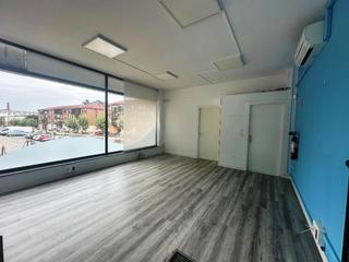 Alquiler Local Comercial  Cabezón de la sal - cl vista alegre. En cabezón de la sal, se alquila local comercial de 78 m más cab