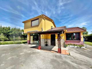 Casa a Zurita. Luminosa casa independiente en zurita   amplia vivienda en venta