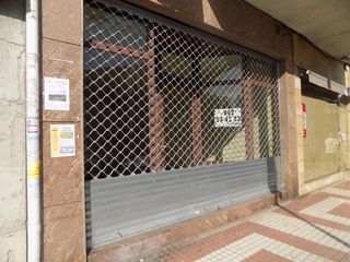 Lloguer Local Comercial a Los corrales de buelna - avenida de españa 1. Se alquila local comercial céntrico situado en la avenida cantab