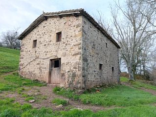 Landgut in Esles - geido polígono 32 parcela 83. Cabaña en esles