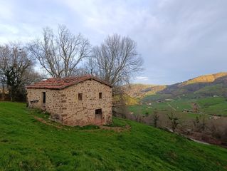 Landgut in Esles - geido polígono 32 parcela 83. Cabaña en esles