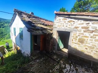 Casa adossada  Luena - bo sel del manzano 23. En sel del manzano, un pequeño barrio perteneciente a resconorio