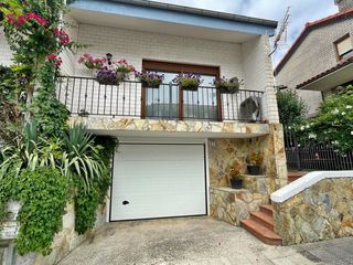 Casa aparellada a Renedo. Luminoso chalet pareado en renedo de piélagos. se trata de una v