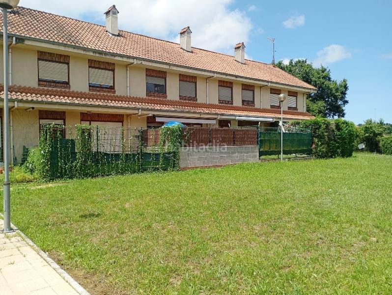 Foto 0318691e-4c81-4f26-bf6b-0011fb4628db. Casa adossada amb calefacció aparcament a Reocín