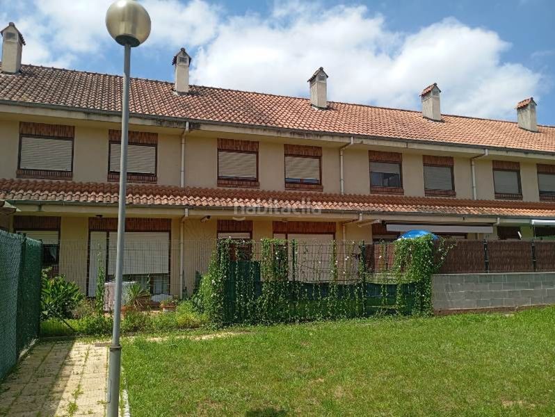 Foto 083c6cb1-6cd2-4846-9d6d-34b623d158e8. Casa adossada amb calefacció aparcament a Reocín