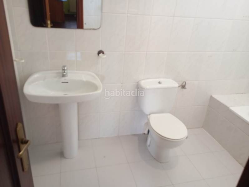 Foto dbfb9f07-02aa-4491-8273-f4d3a344bd98. Casa adossada amb calefacció aparcament a Reocín
