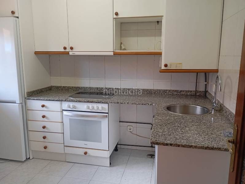Foto f18e2fbe-a73e-4a90-95cd-bda10ed2101a. Casa adossada amb calefacció aparcament a Reocín
