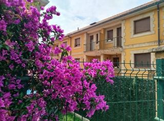Casa adosada en Sobarzo - bo sobarzo-penia 1009. Impecable chalet adosado con pequeño jardín situada en el encant