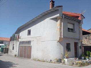 Casa  Quijas - bº quijas 123. Casa amplia para actualizar en quijas vida de pueblo, comodidad