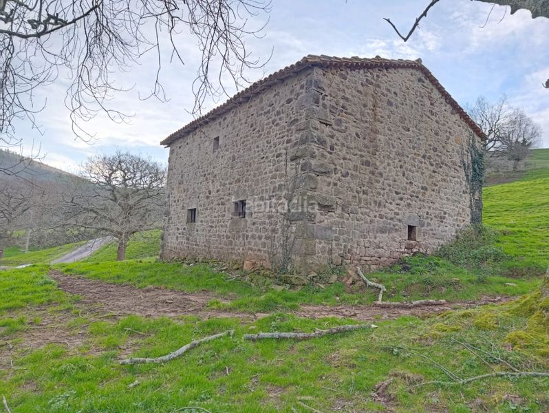 Foto 3af35ee6-7be7-4e1c-9494-428b17bf940b. Casa a esles - geido polígono 32 parcela 83 a Santa María de Cayón