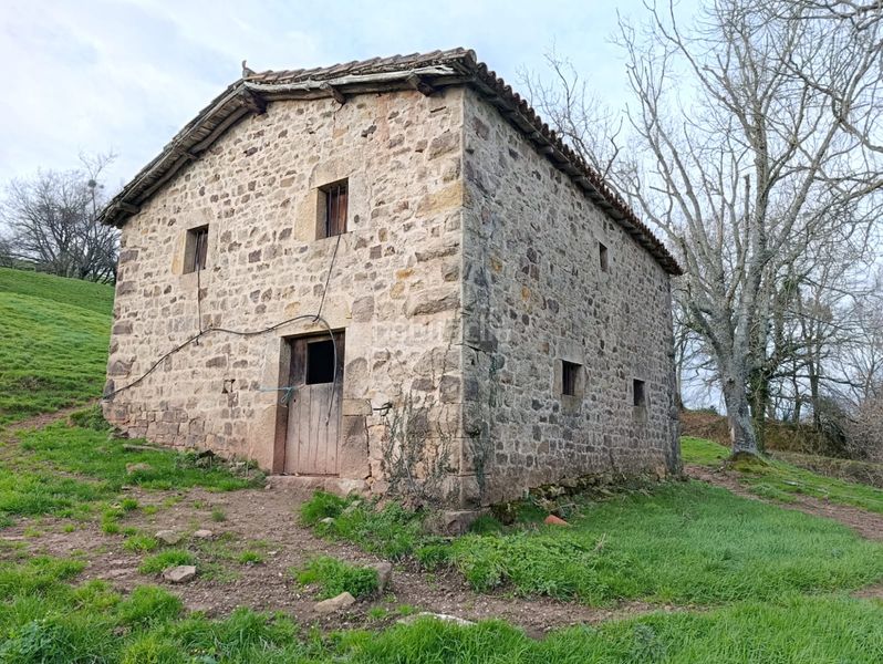 Foto 8cb585da-6d55-4e59-a0f1-b78f8ef456a8. Casa a esles - geido polígono 32 parcela 83 a Santa María de Cayón
