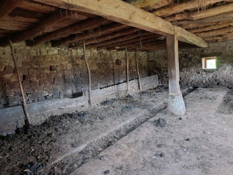 Foto ac610e84-b36d-4573-a89a-eb86e4364196. Casa a esles - geido polígono 32 parcela 83 a Santa María de Cayón