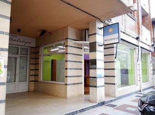 Lloguer Local Comercial a Los corrales de buelna - c/ menendez pelayo 2. Junto al nuevo aparcamiento público de la finca de  la lo , y al