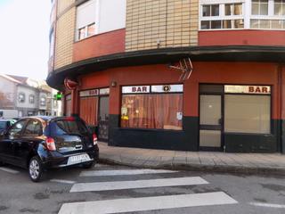 Local commercial à Los corrales de buelna - avda. condesa forjas de buelna 12. Local comercial en esquina situado en la avda. condesa forjas de