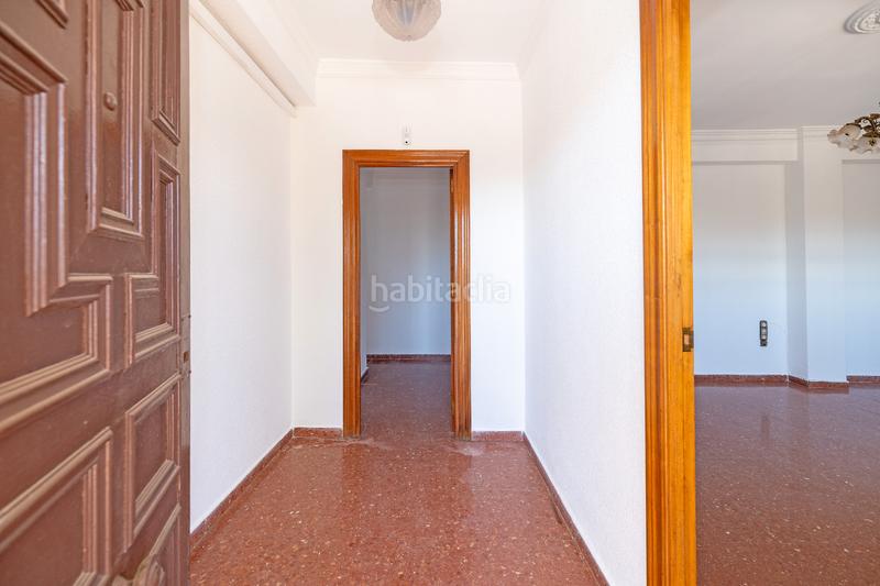 Foto 1d6fcfcb-5695-4f1b-8e77-d1b83c0f64d5. Chalet avec parking piscine dans Puertosol Málaga