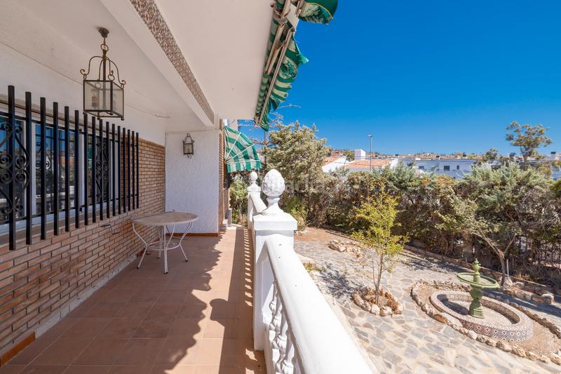 Foto 3f502548-e49e-409c-8071-86f26ef0bbdc. Chalet avec parking piscine dans Puertosol Málaga