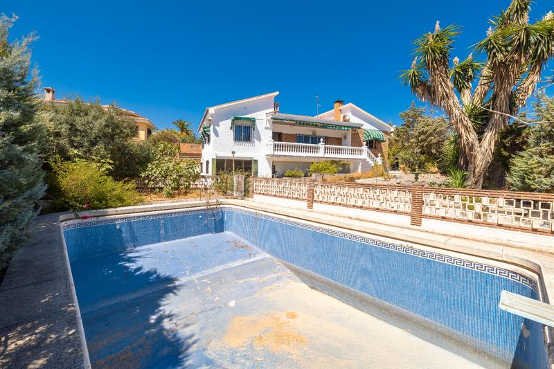 Foto 45773bde-0805-406e-8aa2-15894eaa20ac. Chalet avec parking piscine dans Puertosol Málaga