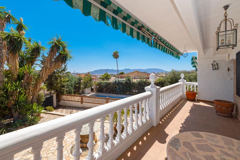 Foto 604479f1-f235-407e-8cf5-4266a8fd024d. Chalet avec parking piscine dans Puertosol Málaga