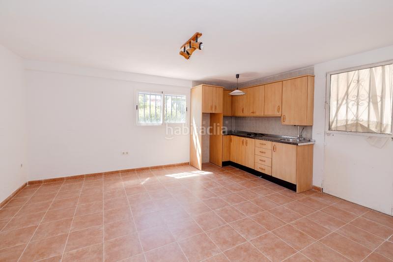 Foto d57f1eb3-cdac-4cc8-9d7a-7deedb1a588c. Chalet avec parking piscine dans Puertosol Málaga