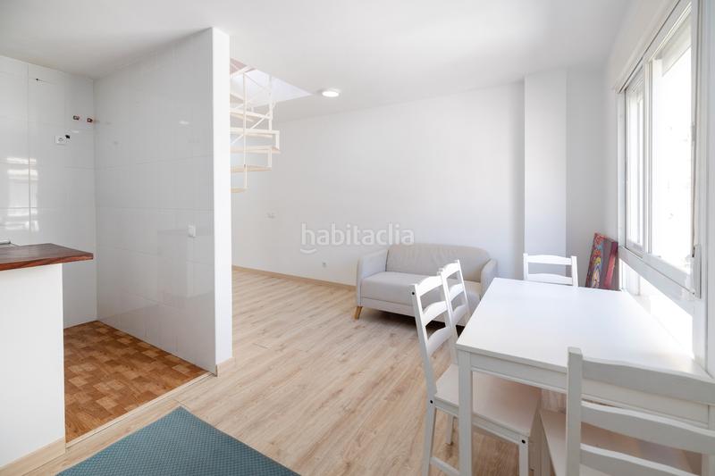 Foto b6415fe0-18a7-49d0-a6bf-9134e031c701. Àtic amb calefacció aparcament a Parque Victoria Eugenia Málaga