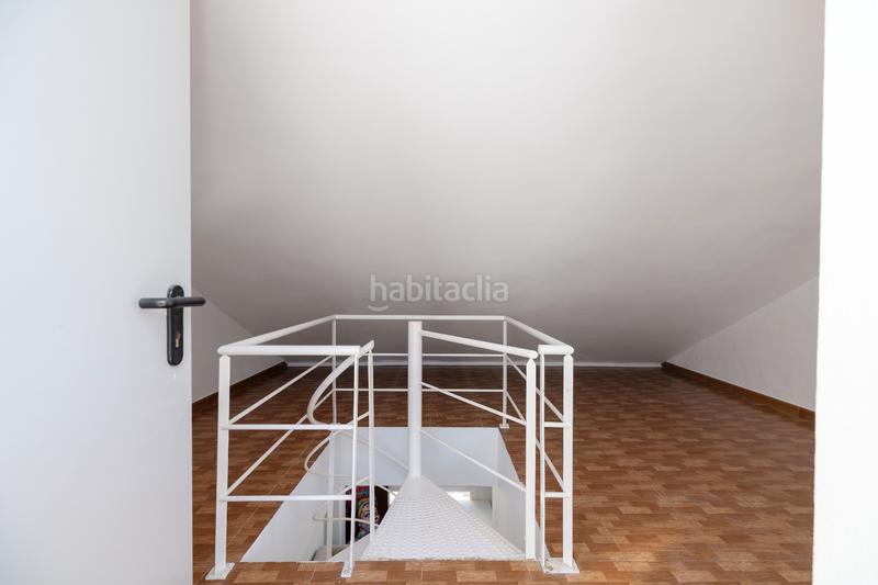 Foto bda4c7f6-b0ab-4f18-b30f-9402e6ff3dc0. Àtic amb calefacció aparcament a Parque Victoria Eugenia Málaga