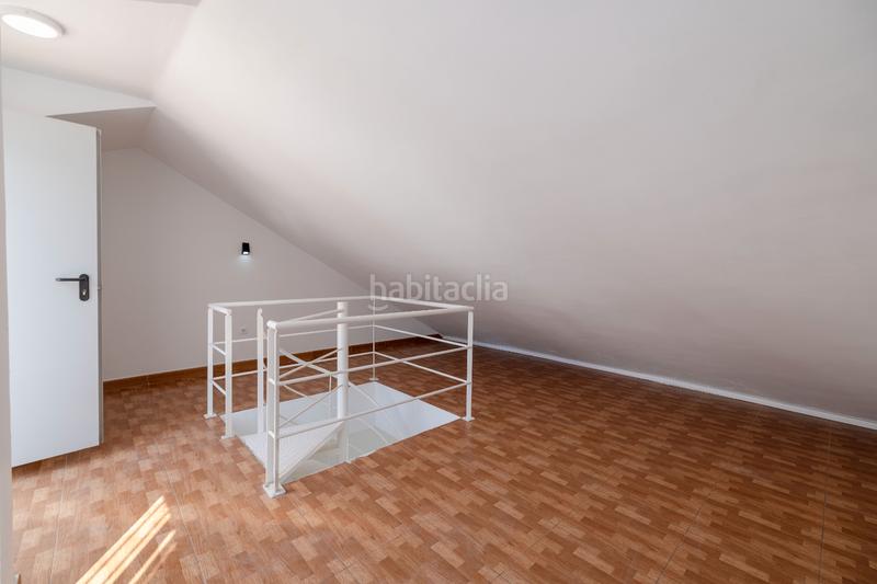 Foto ed32266d-4b87-4206-ba82-5134bcc81980. Àtic amb calefacció aparcament a Parque Victoria Eugenia Málaga