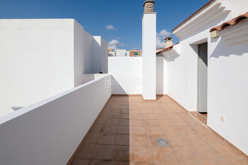 Foto f3067c96-6528-4f93-8c0b-5a4580194936. Àtic amb calefacció aparcament a Parque Victoria Eugenia Málaga