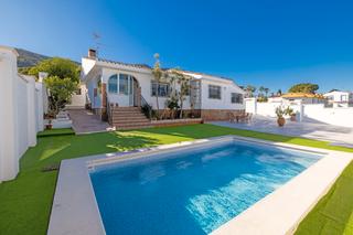 Chalet  Calle pedro de mena. Chalet independiente en alhaurín de la torre